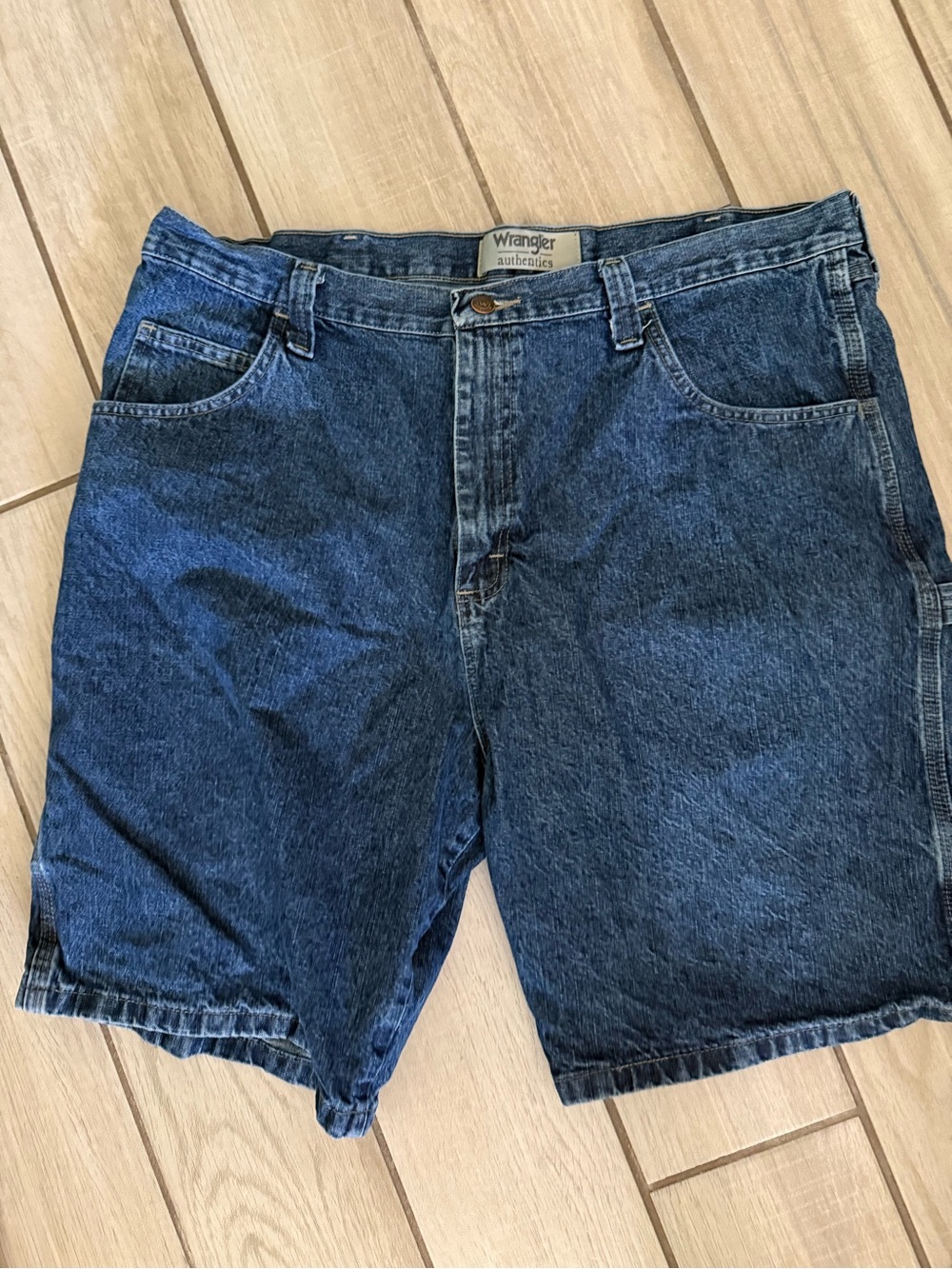 Wrangler Men’s Dark Blue Denim Shorts size 40